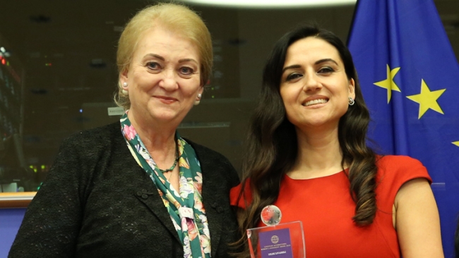 Avrupa Parlamentosu'ndan Dilek öğretmene ödül